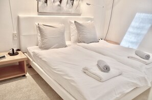 2 bedrooms, in-room safe, iron/ironing board, free WiFi