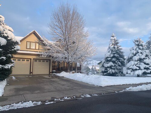 Guest Level with Mountain View