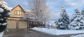 Guest Level with Mountain View