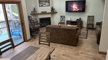 TV connectée, cheminée, jeux vidéo, lecteur de DVD