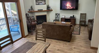 Perfect for Multi Gen Families! Pool, Game Room, Walk to Shops, Near Story Land