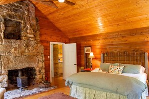 2 soverom, strykejern/-brett, wi-fi (inkludert) og sengetøy