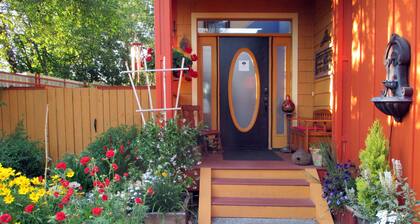 Dove's Perch, An efficiency Studio at Robin's Nest Inn