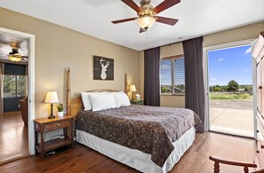 5 Schlafzimmer, Schreibtisch, Bügeleisen/Bügelbrett, Reisekinderbett