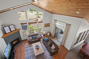 Smart-TV, Kamin, DVD-Player, Tischtennisplatte