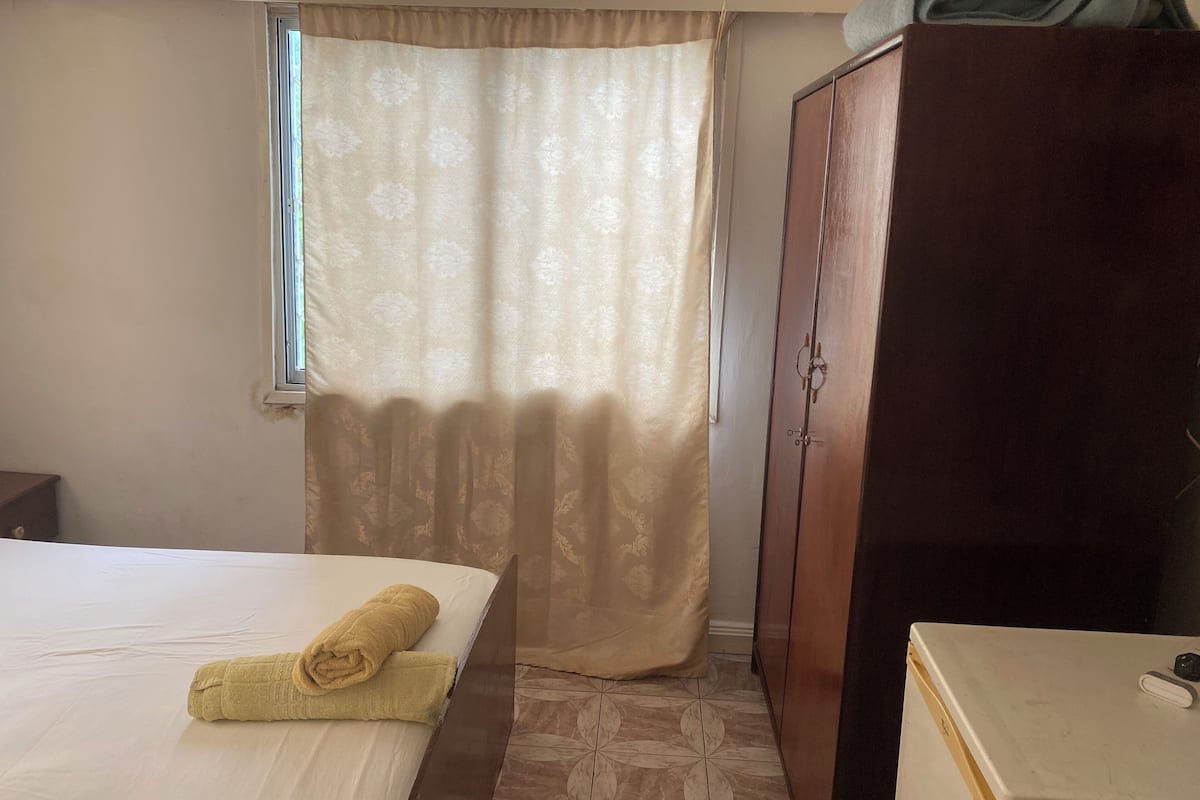 Bureau, Wi-Fi gratuit, draps fournis