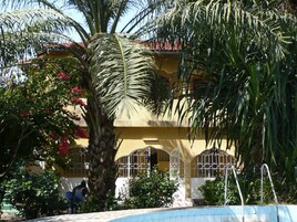 Fachada de la propiedad
