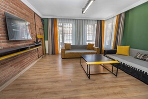 行政套房, 行政层 | 起居区 | 106-厘米电视（配备数码频道）