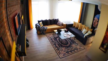 Executive Suite, Executive Level | Living area | 106-cm TV with digital channels