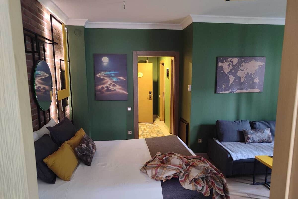 Family Suite | Premium bedding, down comforters, individually decorated