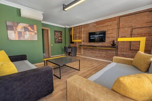 Executive Suite, Executive Level | Living area | 150-cm Smart TV with digital channels