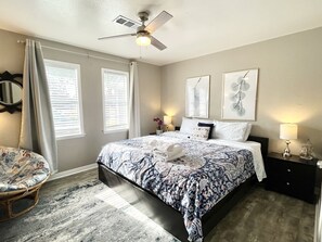 3 Schlafzimmer, Schreibtisch, Bügeleisen/Bügelbrett, Reisekinderbett