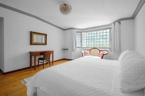 6 bedrooms, WiFi, bed sheets