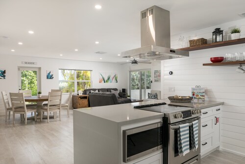  Sea Ray Cove w/ Private Pool, Beach, 80' Boat Dock, Game Room & Tiki Hut