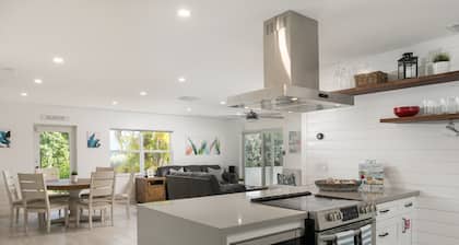 Sea Ray Cove w/ Private Pool, Beach, 80' Boat Dock, Game Room & Tiki Hut