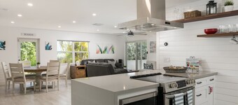 Sea Ray Cove w/ Private Pool, Beach, 80' Boat Dock, Game Room & Tiki Hut