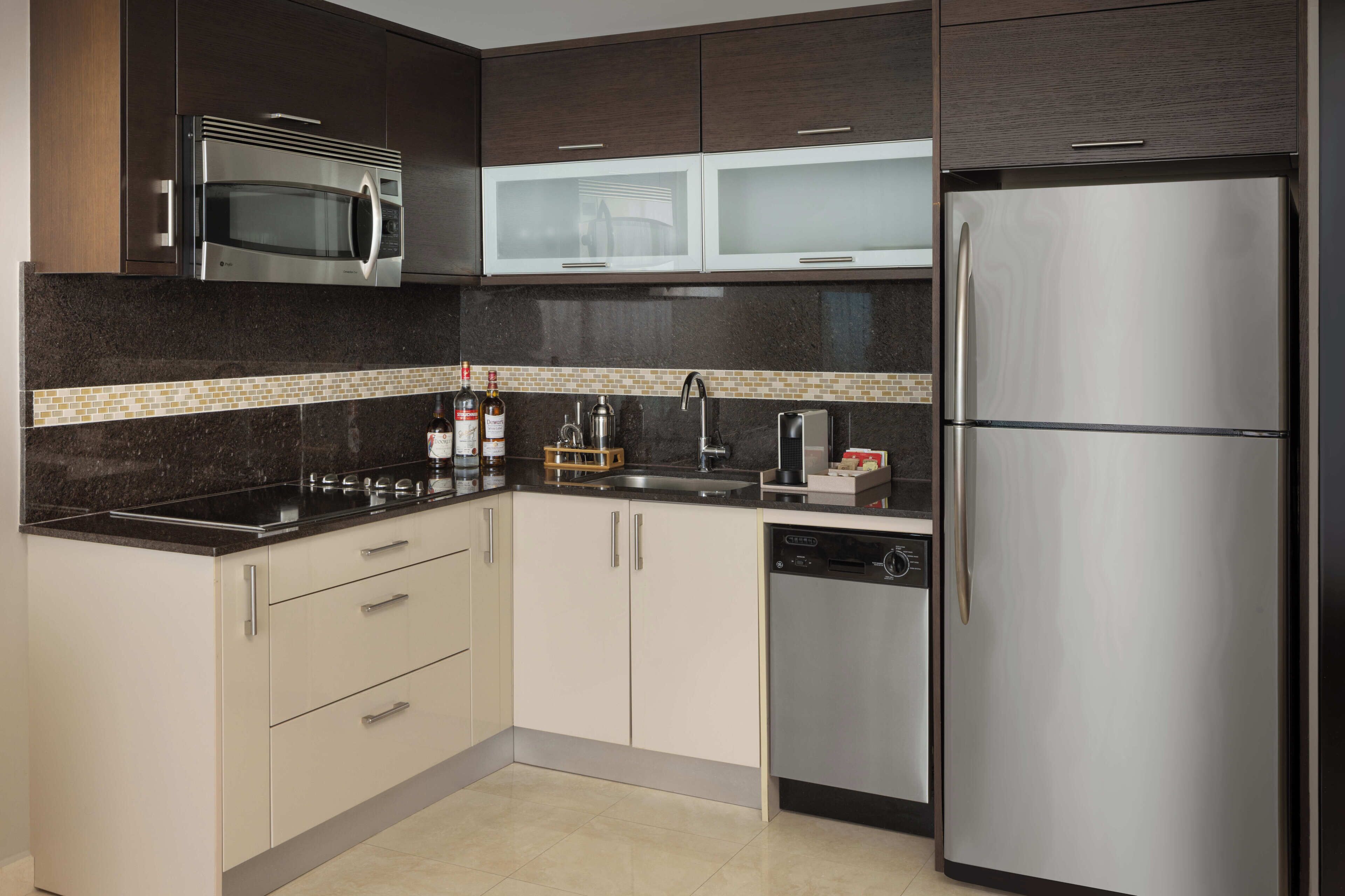 luxury suite, 1 bedroom, oceanfront | private kitchen | high chair