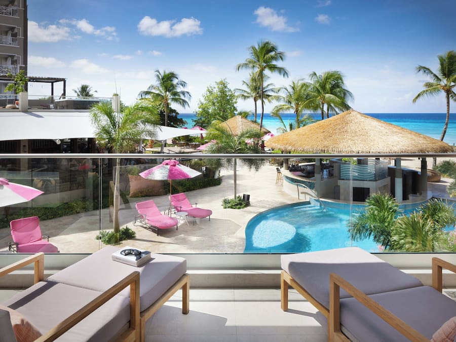 Suite Junior, pemandangan kolam renang (Luxury) | Minibar gratis, brankas, meja kerja, dan ruang kerja ramah laptop