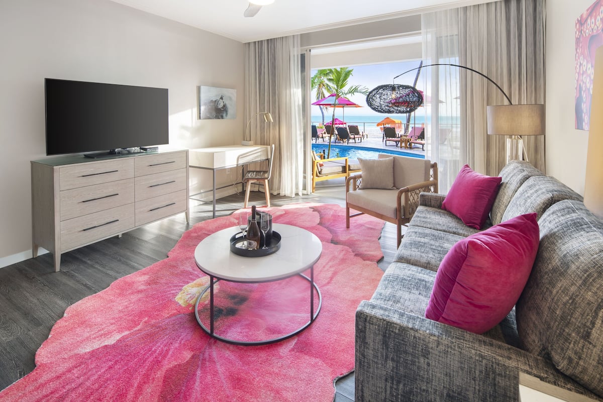 Free minibar, in-room safe, desk, laptop workspace