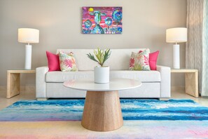 Suite Luxe, 1 chambre, en front de mer (Concierge) | Articles gratuits dans le mini-bar, coffres-forts dans les chambres