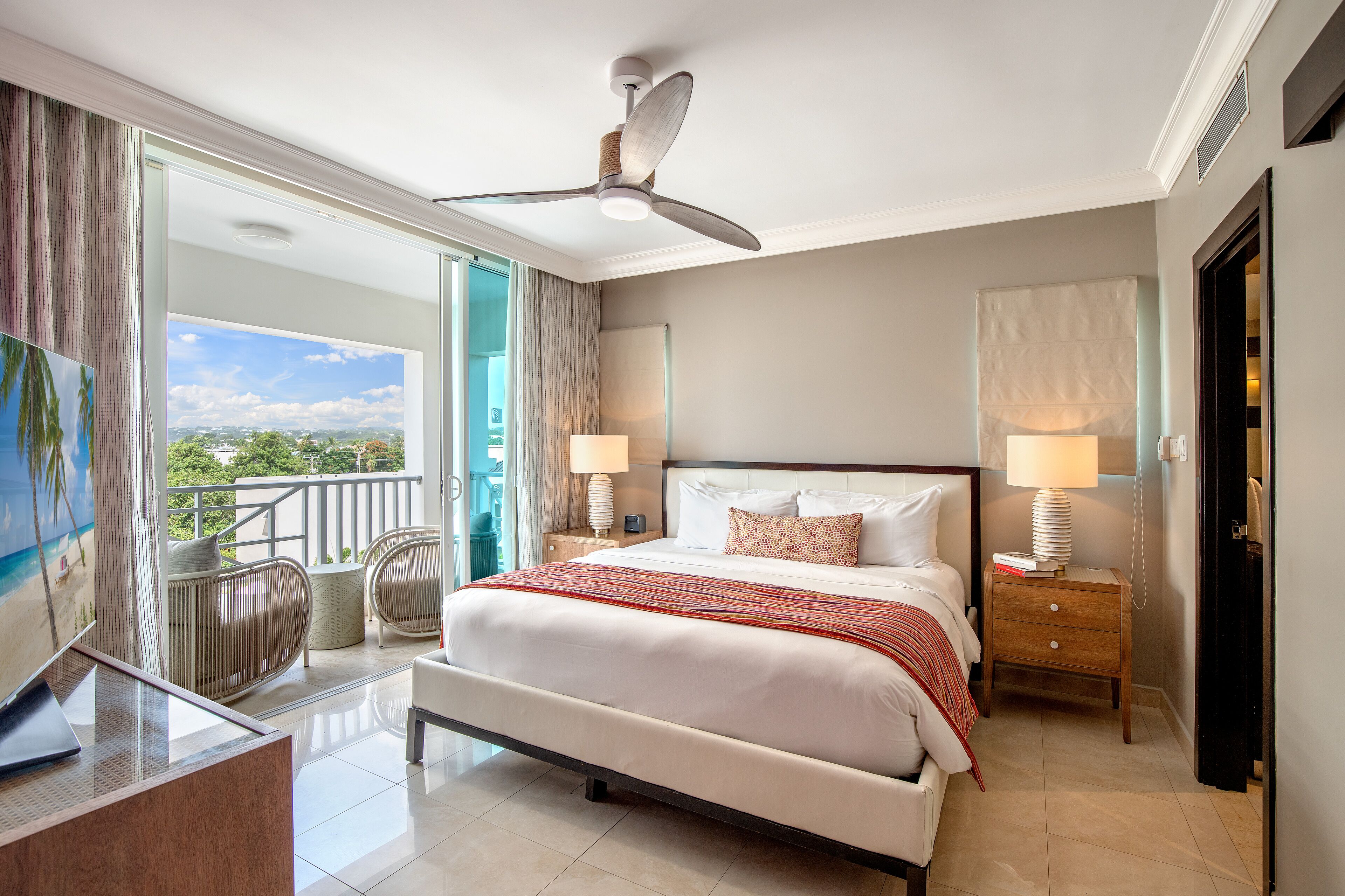 luxury suite, 2 bedrooms, oceanfront (concierge) | free minibar, in-room safe, desk, laptop workspace