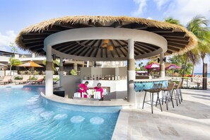 7 bars/lounges, 2 swim-up bars, 2 strandbars, een poolbar