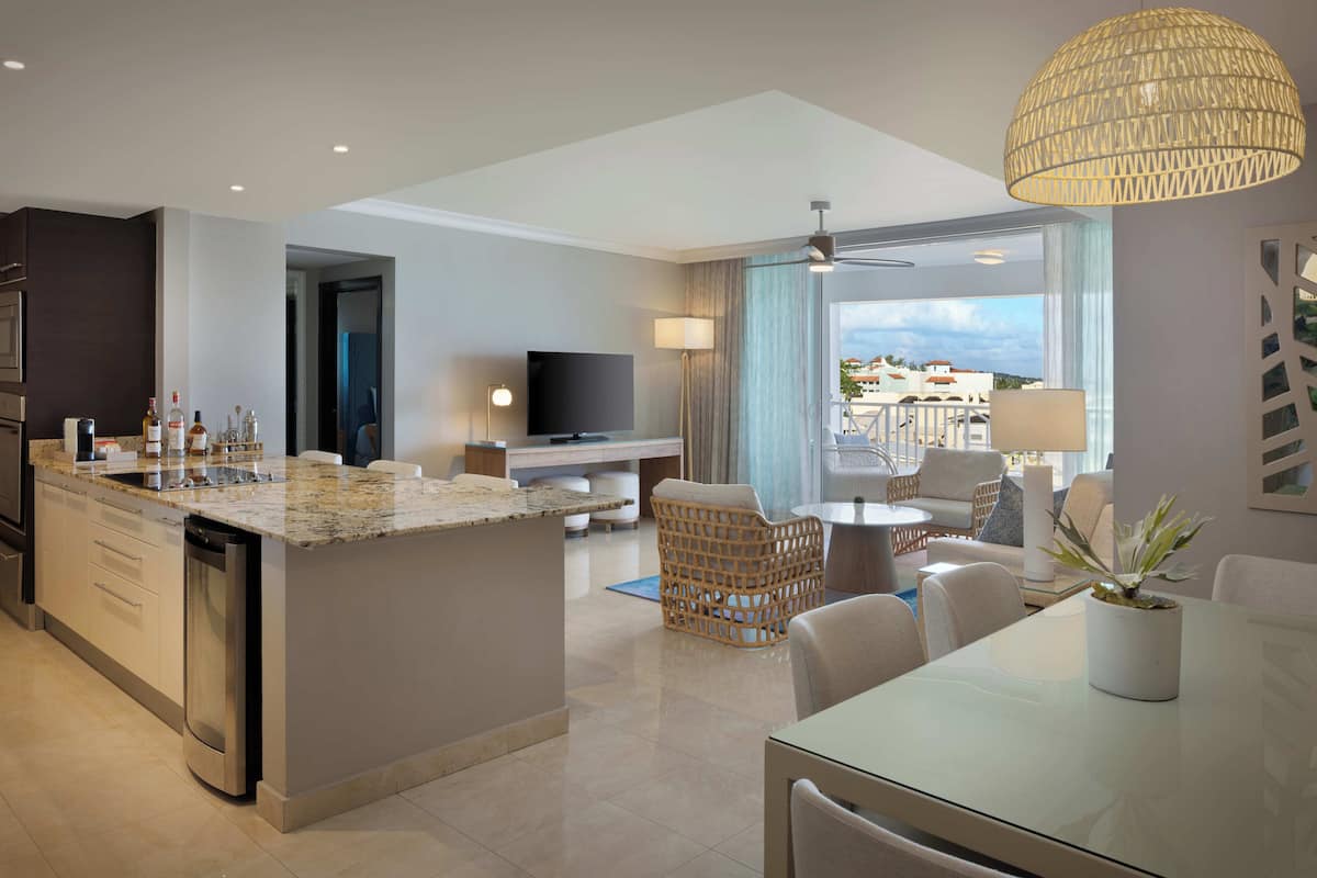 Lúxussvíta - 2 svefnherbergi - útsýni yfir flóa (Concierge) | Ókeypis drykkir á míníbar, öryggishólf í herbergi, skrifborð