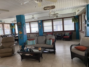 Interior - Woodpark Retreat - Beautiful Fishing Camp on the Water in Myrtle Grove. (Port Sulphur)