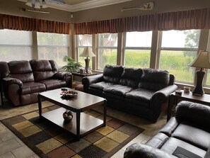Living area - Woodpark Retreat - Beautiful Fishing Camp on the Water in Myrtle Grove. (Port Sulphur)