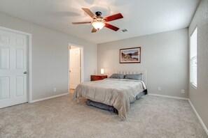 5 bedrooms, iron/ironing board, free WiFi, bed sheets - Corporate, Lackland, Sea World, Alamo, Fiesta, Riverwalk BMT graduation (San Antonio)
