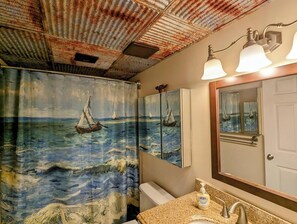Combined shower/bathtub, hair dryer, towels, soap
