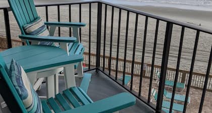Beach Dreams
2nd floor BEST VIEW Watch the waves roll in from the living room.