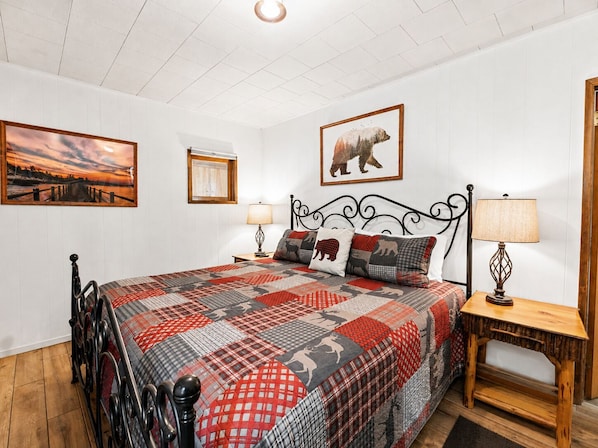 2 bedrooms, WiFi (free), bed sheets