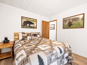 2 bedrooms, WiFi (free), bed sheets
