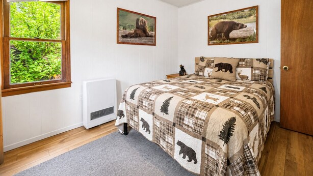 2 bedrooms, WiFi (free), bed sheets