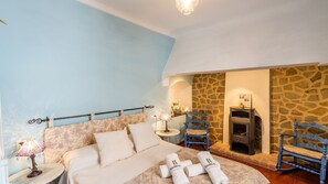 6 bedrooms, iron/ironing board, travel crib, WiFi
