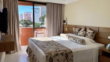 Minibar, desk, laptop workspace, free WiFi