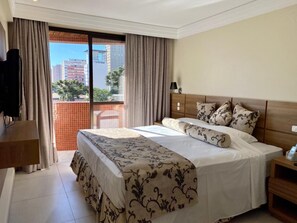 1 bedroom, minibar, desk, laptop workspace