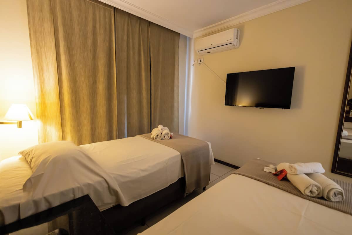 Triple Room | Bar mini, meja, ruang kerja komputer riba, Wi-fi percuma