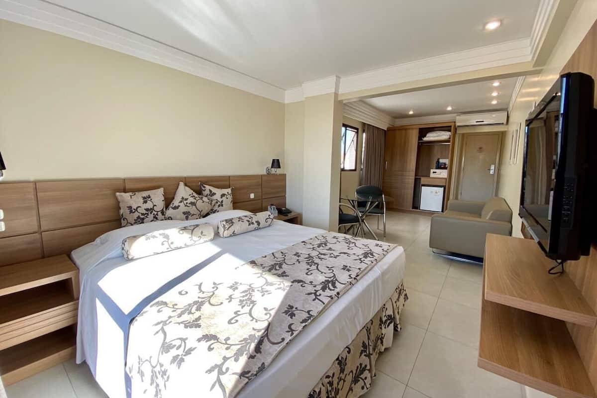 Bar mini, meja, ruang kerja komputer riba, Wi-fi percuma