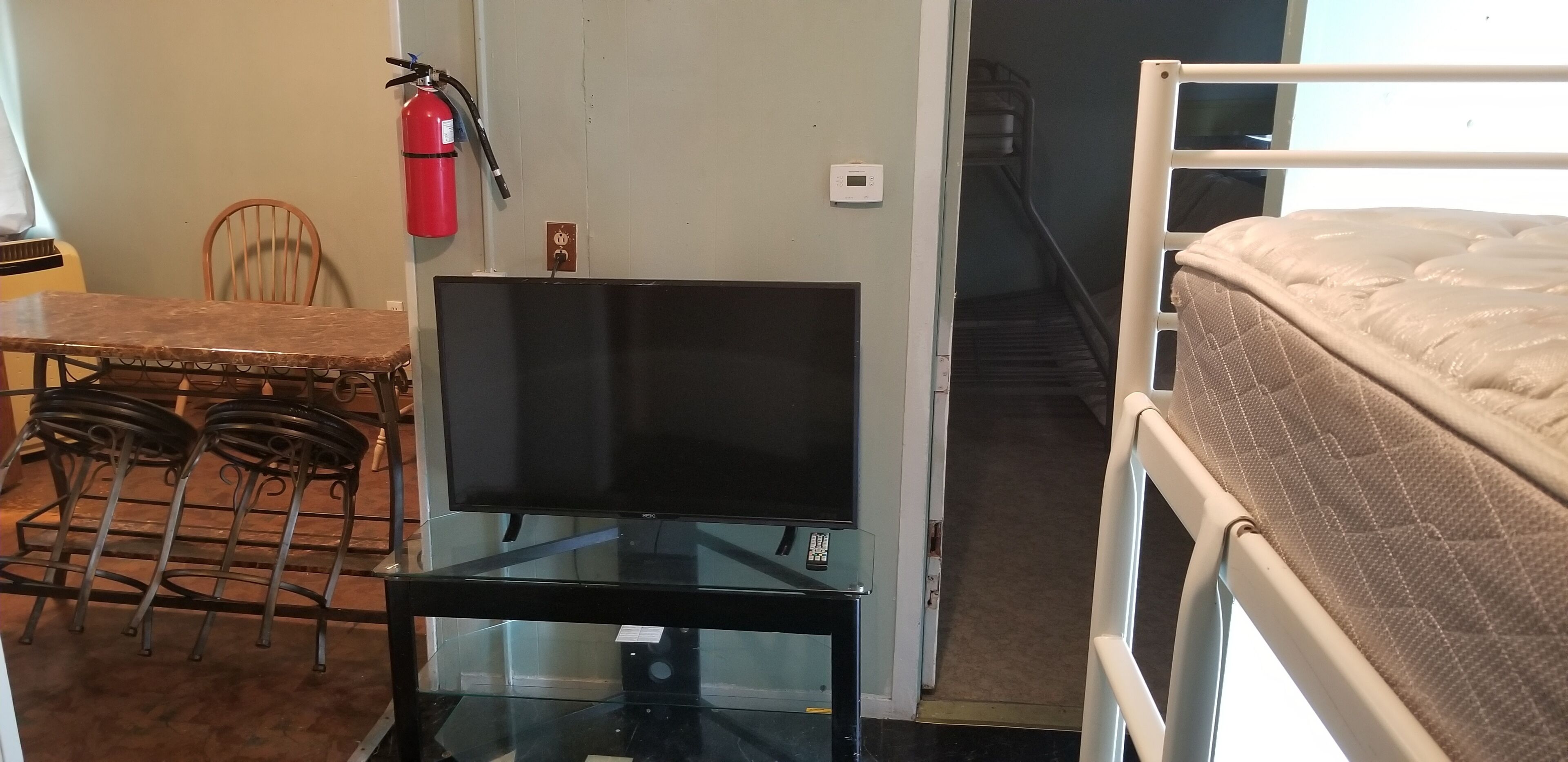 2 bedrooms, iron/ironing board, free WiFi