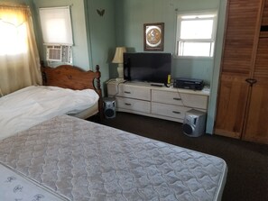 2 bedrooms, iron/ironing board, free WiFi