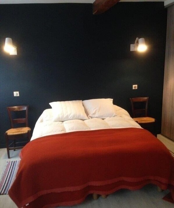 1 chambre, fer et planche à repasser, accès Internet, draps fournis