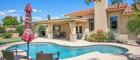 Piscina all'aperto, una piscina riscaldata