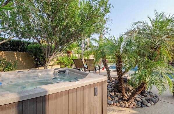 Outdoor spa tub