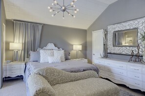 8 bedrooms, desk, iron/ironing board, travel crib -  Sleeps 25, 5 Homes, Fire pit, Spring Fed Waterfront (Ingram)