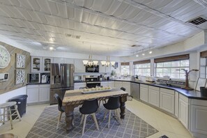 冰箱、微波炉、烤箱、炉灶