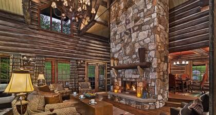 Stunning Log Retreat + Game Room | Pioneer Lodge