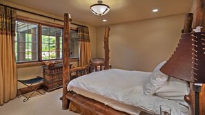 5 bedrooms, desk, iron/ironing board, free WiFi