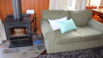 Smart TV, fireplace, DVD player, table tennis